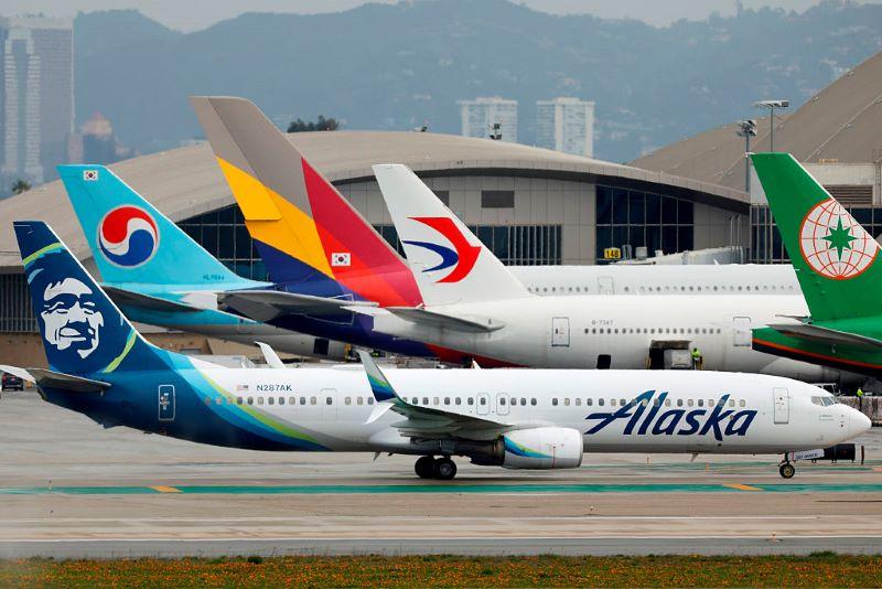 multiple airlines LAX March 2025